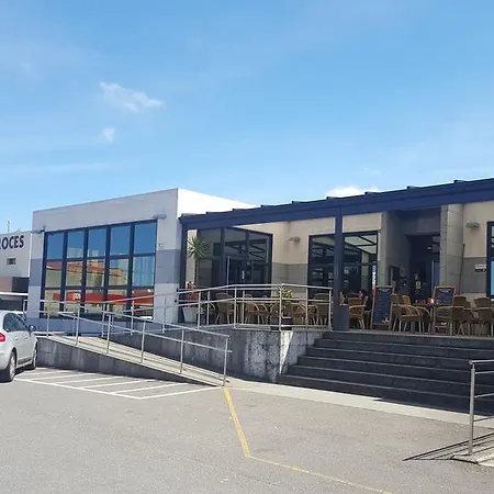 Hotell La De Roces *