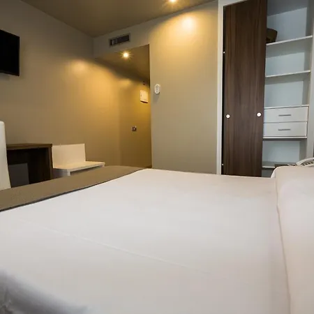 La De Roces Hotell *