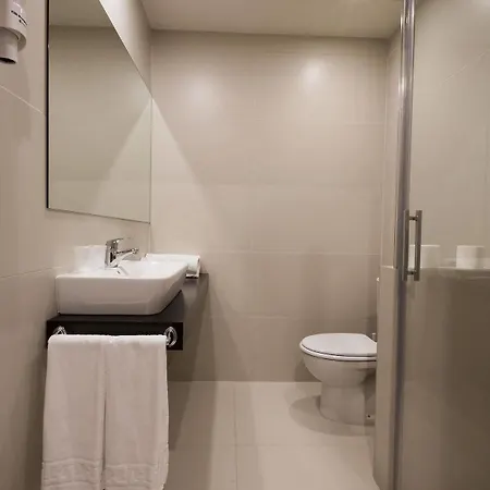 Hotell La De Roces *