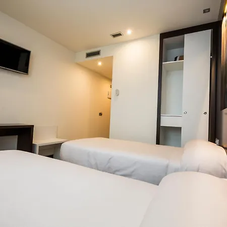 La De Roces Hotell *