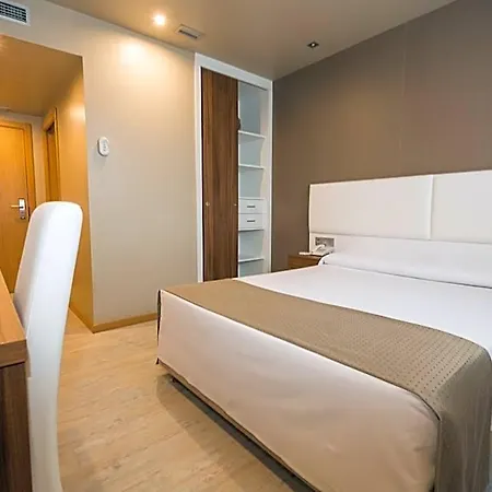 Hotel La De Roces *