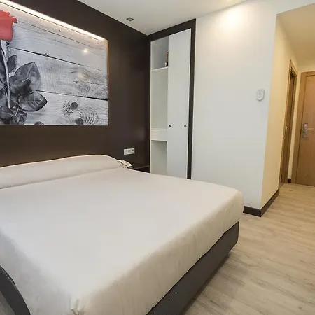Hotel La De Roces *
