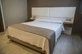 La De Roces Hotel *