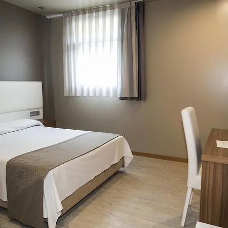 La De Roces Hotel *