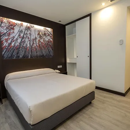 La De Roces Hotel *