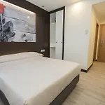 Szálloda La De Roces *